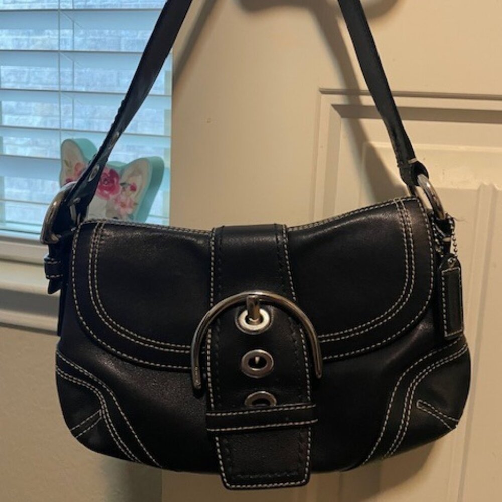 Vintage Coach Y2K SOHO Black Leather Should Bag with Silver Buckle